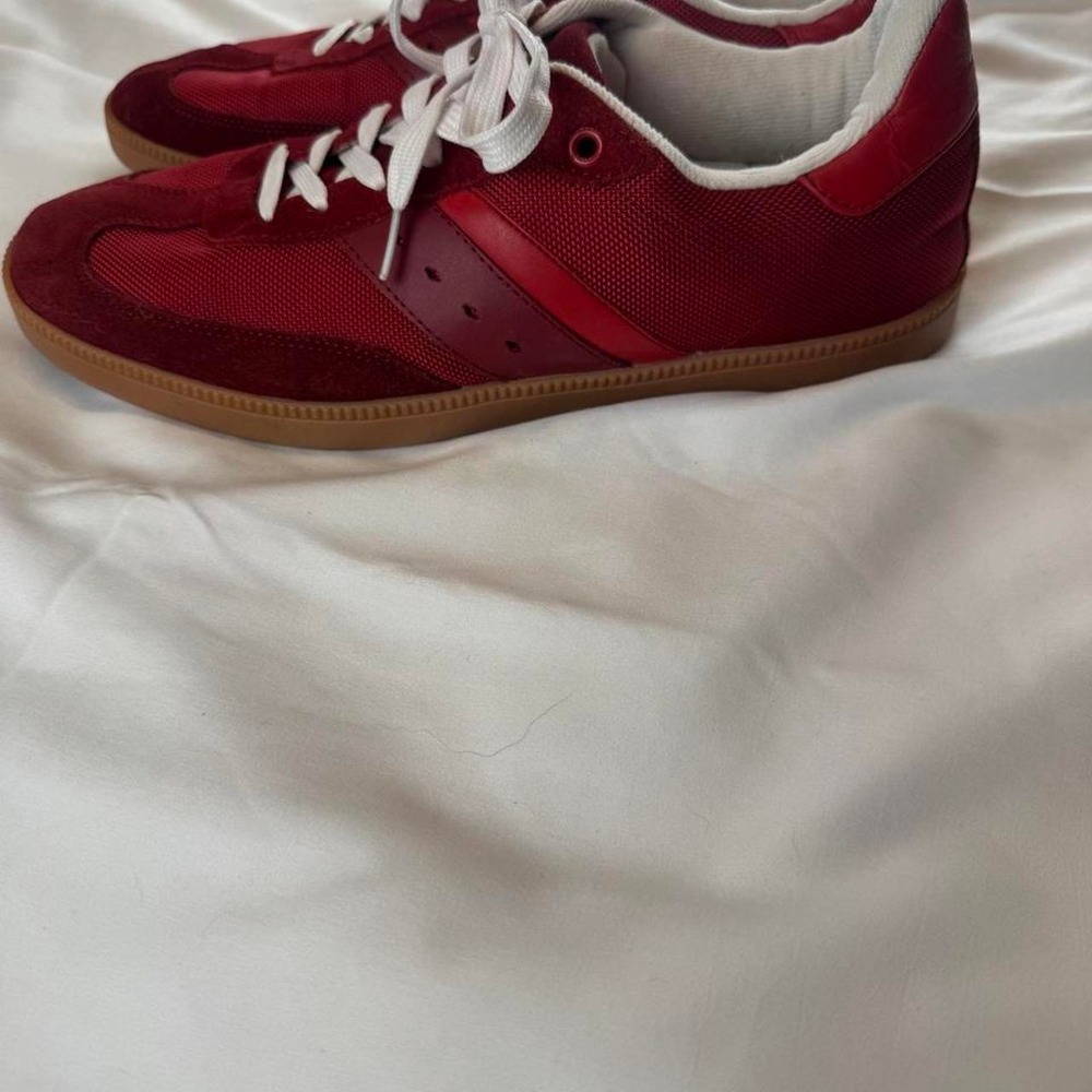 Original Penguin by Munsingwear retro sneakers in a rich burgundy/red colorway - Picture 2 of 6